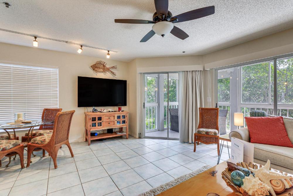 Holmes Beach Condo Near Anna Maria Pool Access!
